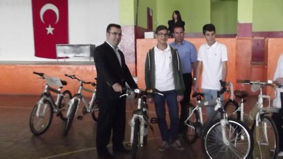 Kuluda başarılı lise öğrencilerine 23 Bisiklet dağıtıldı